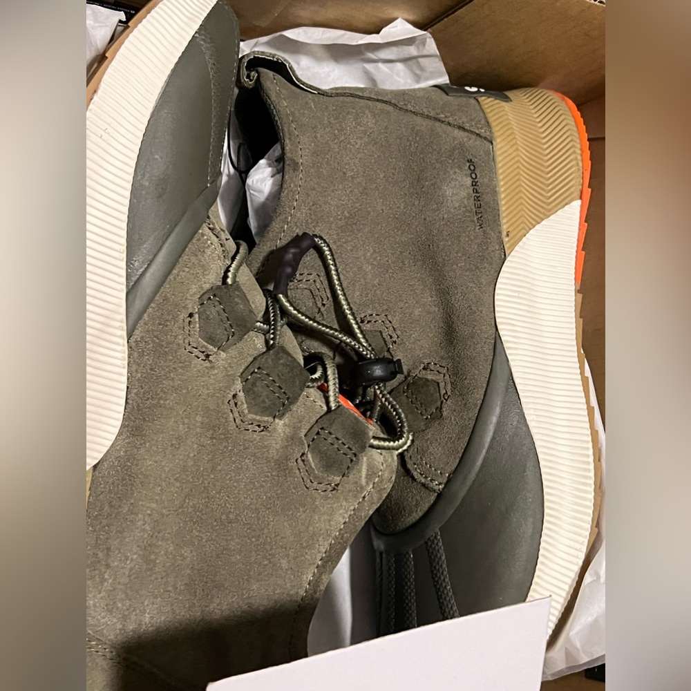 Sorel youth size 7 NIB